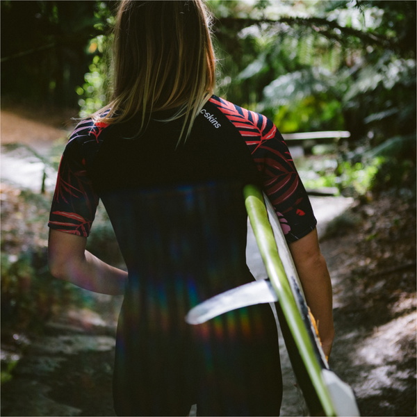 2026 C-Skins Dames NuWave Solace Lite 2/2mm Voorkant Ritssluiting Shorty Wetsuit C-NSOL22SHW - Black / Tropical